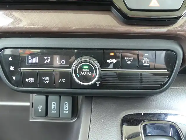 ホンダ Ｎ ＢＯＸ G･EX Hセンシング カッパーブラウンスタイル 千葉県 2019(平31)年 3.3万km プラチナホワイトパール ホンダセンシング/・衝突軽減ブレーキ（CMBS）/・車線維持支援システム（LKAS）/・アダプティブクルーズコントロール（ACC）/・後方誤発進抑制機能/・誤発進抑制機能/両側パワースライドドア/純正メモリーナビ/地デジTV/【DVD/CD再生機能　Bluetooth接続】/バックカメラ/ドライブレコーダー/ETC/LEDヘッドライト/ウインカーミラー/リアコーナーセンサー/スマートキー