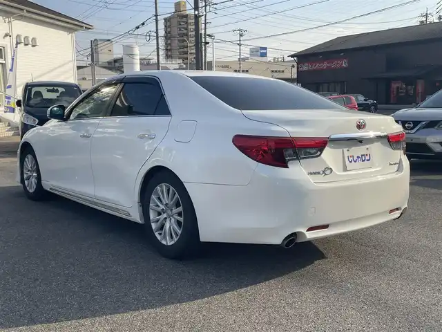 トヨタ マークＸ PREMIUM 愛知県 2012(平24)年 10.6万km ホワイトパールクリスタルシャイン (株)IDOMが運営する【じしゃロン名古屋鳴海店】の自社ローン対象車両になります。こちらは現金ご利用時の価格です。自社ローンご希望の方は別途その旨お申付け下さい。/純正SDナビ/Bluetooth/DVD再生/バックカメラ/ビルトインETC/ドライブレコーダー/前席パワーシート/前席シートヒーター/純正フロアマット/横滑り防止装置/オートライト/キセノンヘッドライト/W+サイド+カーテンエアバッグ/社外車高調