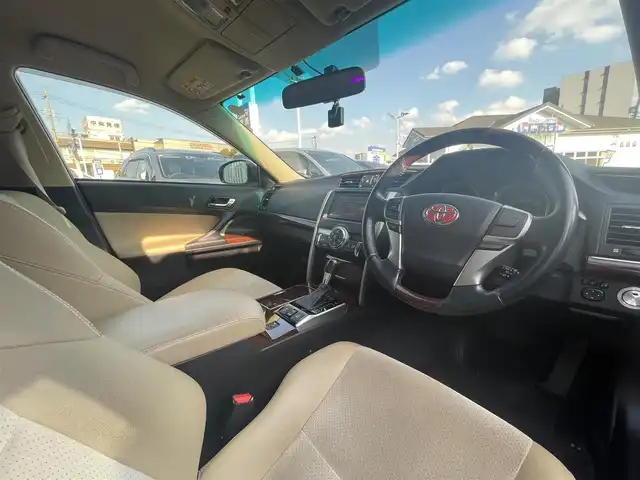 トヨタ マークＸ PREMIUM 愛知県 2012(平24)年 10.6万km ホワイトパールクリスタルシャイン (株)IDOMが運営する【じしゃロン名古屋鳴海店】の自社ローン対象車両になります。こちらは現金ご利用時の価格です。自社ローンご希望の方は別途その旨お申付け下さい。/純正SDナビ/Bluetooth/DVD再生/バックカメラ/ビルトインETC/ドライブレコーダー/前席パワーシート/前席シートヒーター/純正フロアマット/横滑り防止装置/オートライト/キセノンヘッドライト/W+サイド+カーテンエアバッグ/社外車高調