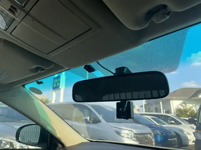 トヨタ マークＸ PREMIUM 愛知県 2012(平24)年 10.6万km ホワイトパールクリスタルシャイン (株)IDOMが運営する【じしゃロン名古屋鳴海店】の自社ローン対象車両になります。こちらは現金ご利用時の価格です。自社ローンご希望の方は別途その旨お申付け下さい。/純正SDナビ/Bluetooth/DVD再生/バックカメラ/ビルトインETC/ドライブレコーダー/前席パワーシート/前席シートヒーター/純正フロアマット/横滑り防止装置/オートライト/キセノンヘッドライト/W+サイド+カーテンエアバッグ/社外車高調