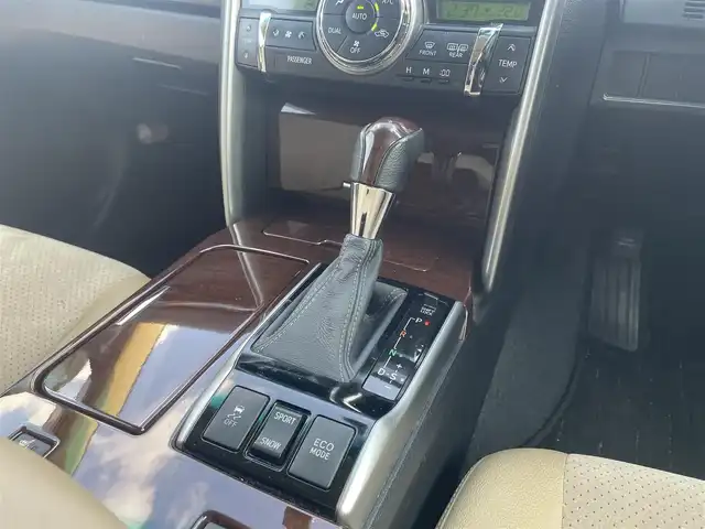 トヨタ マークＸ PREMIUM 愛知県 2012(平24)年 10.6万km ホワイトパールクリスタルシャイン (株)IDOMが運営する【じしゃロン名古屋鳴海店】の自社ローン対象車両になります。こちらは現金ご利用時の価格です。自社ローンご希望の方は別途その旨お申付け下さい。/純正SDナビ/Bluetooth/DVD再生/バックカメラ/ビルトインETC/ドライブレコーダー/前席パワーシート/前席シートヒーター/純正フロアマット/横滑り防止装置/オートライト/キセノンヘッドライト/W+サイド+カーテンエアバッグ/社外車高調