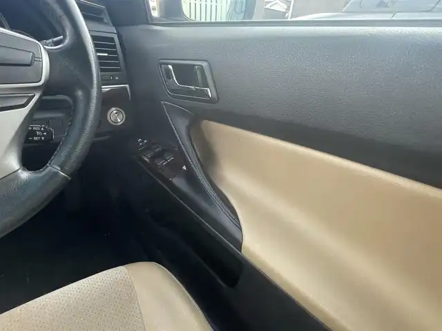 トヨタ マークＸ PREMIUM 愛知県 2012(平24)年 10.6万km ホワイトパールクリスタルシャイン (株)IDOMが運営する【じしゃロン名古屋鳴海店】の自社ローン対象車両になります。こちらは現金ご利用時の価格です。自社ローンご希望の方は別途その旨お申付け下さい。/純正SDナビ/Bluetooth/DVD再生/バックカメラ/ビルトインETC/ドライブレコーダー/前席パワーシート/前席シートヒーター/純正フロアマット/横滑り防止装置/オートライト/キセノンヘッドライト/W+サイド+カーテンエアバッグ/社外車高調