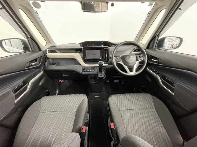 スズキ ソリオ HV MZ 道央・札幌 2023(令5)年 0.9万km ピュアホワイトP ・ワンオーナー/・４WD/・８インチナビ/　CD/DVD/SD/BT/フルセグ/・バックカメラ/・ビルトインETC/・デュアルカメラサポートブレーキ/・レーダークルーズコントロール/・レーンキープアシスト/・オートハイビーム/・クリアランスソナー/・両側パワースライドドア/・前席シートヒーター/・LEDヘッドライト/・フォグライト/・オートライト/・プッシュスタート/・スマートキー/・純正フロアマット/・ドアバイザー