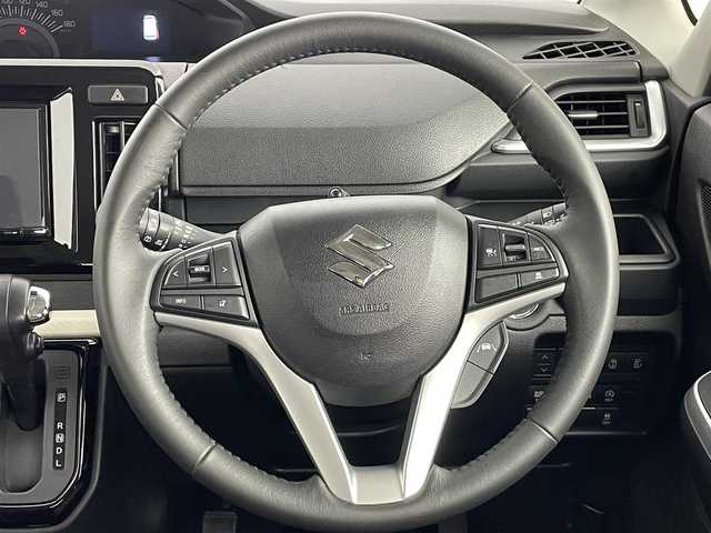 スズキ ソリオ HV MZ 道央・札幌 2023(令5)年 0.9万km ピュアホワイトP ・ワンオーナー/・４WD/・８インチナビ/　CD/DVD/SD/BT/フルセグ/・バックカメラ/・ビルトインETC/・デュアルカメラサポートブレーキ/・レーダークルーズコントロール/・レーンキープアシスト/・オートハイビーム/・クリアランスソナー/・両側パワースライドドア/・前席シートヒーター/・LEDヘッドライト/・フォグライト/・オートライト/・プッシュスタート/・スマートキー/・純正フロアマット/・ドアバイザー