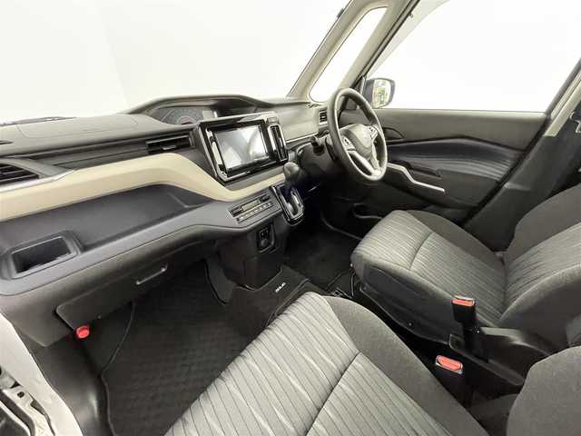 スズキ ソリオ HV MZ 道央・札幌 2023(令5)年 0.9万km ピュアホワイトP ・ワンオーナー/・４WD/・８インチナビ/　CD/DVD/SD/BT/フルセグ/・バックカメラ/・ビルトインETC/・デュアルカメラサポートブレーキ/・レーダークルーズコントロール/・レーンキープアシスト/・オートハイビーム/・クリアランスソナー/・両側パワースライドドア/・前席シートヒーター/・LEDヘッドライト/・フォグライト/・オートライト/・プッシュスタート/・スマートキー/・純正フロアマット/・ドアバイザー