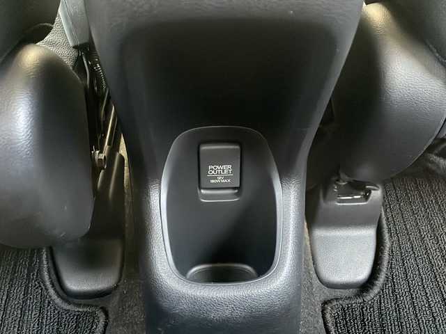ホンダ ヴェゼル ハイブリッド Z 静岡県 2014(平26)年 8.4万km クリスタルブラックパール 安全機能/・シティーブレーキアクティブシステム/・リアウティブフォースペダル/純正ナビ/・フルセグTV/・CD/DVD/ラジオ/Bluetooth/主要装備/・バックカメラ/・シートヒーター/・レザーシート/・クルーズコントロール/・スマートキー/・プッシュスタート/・オートライト/・ホールド/・ETC/・パドルシフト
