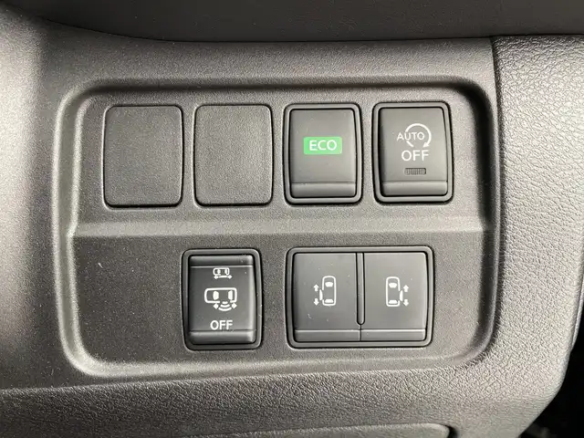 日産 セレナ ハイウェイスター 愛知県 2017(平29)年 3.8万km ダイヤモンドブラック 社外ナビ/・Bluetooth/・CD/DVD/・フルセグテレビ/・SD音楽録音/バックカメラ/両側パワースライドドア/衝突軽減ブレーキ/レーンキープアシスト/オートマチックハイビーム/クルーズコントロール/前後ドライブレコーダー/ETC/LEDヘッドライト
