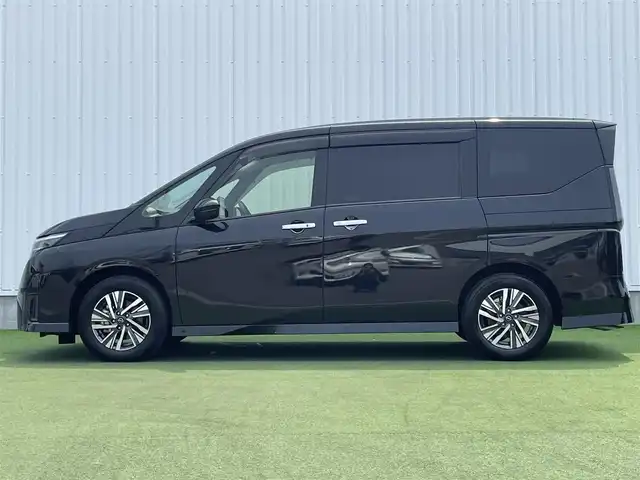 日産 セレナ ハイウェイスター V 香川県 2024(令6)年 1万km ダイヤモンドブラック 純正メモリーナビ/→AM/FM/CD/DVD/Bluetooth/フルセグTV/両側パワースライドドア/デジタルインナーミラー/プロパイロット/衝突軽減ブレーキ/ブラインドスポットモニター/ETC/ドライブレコーダー/パドルシフト/プッシュスタート/スマートキー/LEDヘッドライト/ステアリングスイッチ/純正フロアマット/純正16インチアルミホイール/コーナーセンサー