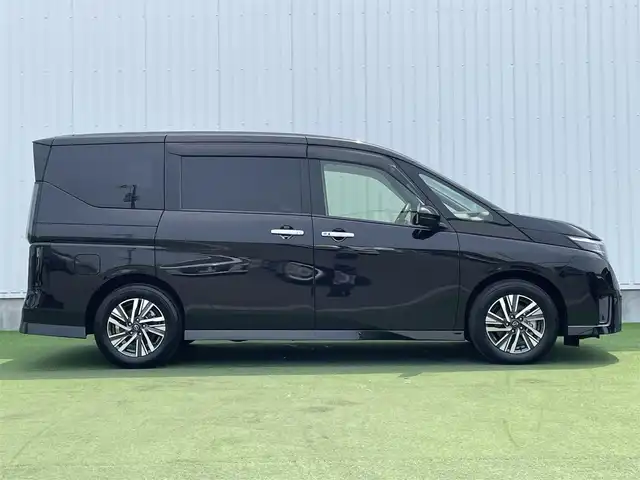 日産 セレナ ハイウェイスター V 香川県 2024(令6)年 1万km ダイヤモンドブラック 純正メモリーナビ/→AM/FM/CD/DVD/Bluetooth/フルセグTV/両側パワースライドドア/デジタルインナーミラー/プロパイロット/衝突軽減ブレーキ/ブラインドスポットモニター/ETC/ドライブレコーダー/パドルシフト/プッシュスタート/スマートキー/LEDヘッドライト/ステアリングスイッチ/純正フロアマット/純正16インチアルミホイール/コーナーセンサー