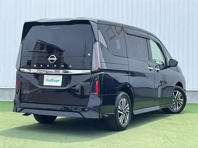 日産 セレナ ハイウェイスター V 香川県 2024(令6)年 1万km ダイヤモンドブラック 純正メモリーナビ/→AM/FM/CD/DVD/Bluetooth/フルセグTV/両側パワースライドドア/デジタルインナーミラー/プロパイロット/衝突軽減ブレーキ/ブラインドスポットモニター/ETC/ドライブレコーダー/パドルシフト/プッシュスタート/スマートキー/LEDヘッドライト/ステアリングスイッチ/純正フロアマット/純正16インチアルミホイール/コーナーセンサー
