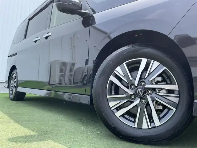 日産 セレナ ハイウェイスター V 香川県 2024(令6)年 1万km ダイヤモンドブラック 純正メモリーナビ/→AM/FM/CD/DVD/Bluetooth/フルセグTV/両側パワースライドドア/デジタルインナーミラー/プロパイロット/衝突軽減ブレーキ/ブラインドスポットモニター/ETC/ドライブレコーダー/パドルシフト/プッシュスタート/スマートキー/LEDヘッドライト/ステアリングスイッチ/純正フロアマット/純正16インチアルミホイール/コーナーセンサー