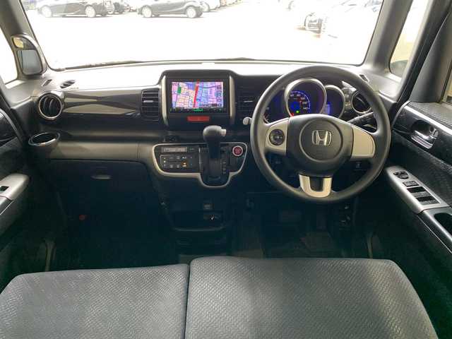 ホンダ Ｎ ＢＯＸ カスタム G Aパッケージ 新潟県 2014(平26)年 5.6万km プレミアムホワイトパール (株)IDOMが運営する【じしゃロン福井店】の自社ローン専用車両になりますこちらは現金またはオートローンご利用時の価格です。自社ローンご希望の方は別途その旨お申付け下さい/社外ナビ/CD/DVD/フルセグTV/衝突被害軽減システム/パワースライドドア/ETC/アイドリングストップ/純正アルミホイール/オートライト/フォグライト/ステアリングスイッチ/プッシュスタート/スマートキー/スペアキー/保証書、取扱説明書