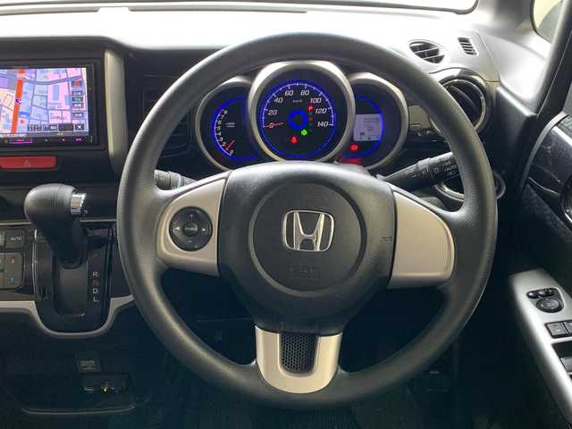 ホンダ Ｎ ＢＯＸ カスタム G Aパッケージ 新潟県 2014(平26)年 5.6万km プレミアムホワイトパール (株)IDOMが運営する【じしゃロン福井店】の自社ローン専用車両になりますこちらは現金またはオートローンご利用時の価格です。自社ローンご希望の方は別途その旨お申付け下さい/社外ナビ/CD/DVD/フルセグTV/衝突被害軽減システム/パワースライドドア/ETC/アイドリングストップ/純正アルミホイール/オートライト/フォグライト/ステアリングスイッチ/プッシュスタート/スマートキー/スペアキー/保証書、取扱説明書