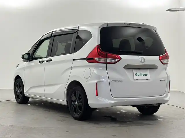 ホンダ フリード ハイブリット G ブラックスタイル 福井県 2023(令5)年 1.9万km プラチナホワイトパール 純正ナビ/【AM/FM/CD/DVD/Bluetooth/フルセグTV】/バックカメラ/ETC/両側パワースライドドア/シートヒーター（運転席/助手席）/クルーズコントロール（追従有）/ドライブレコーダー（前方）/プッシュスタート/スマートキー/スペアキー/オートライト/LEDヘッドライド/純正フロアマット