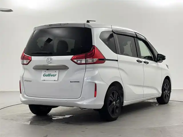 ホンダ フリード ハイブリット G ブラックスタイル 福井県 2023(令5)年 1.9万km プラチナホワイトパール 純正ナビ/【AM/FM/CD/DVD/Bluetooth/フルセグTV】/バックカメラ/ETC/両側パワースライドドア/シートヒーター（運転席/助手席）/クルーズコントロール（追従有）/ドライブレコーダー（前方）/プッシュスタート/スマートキー/スペアキー/オートライト/LEDヘッドライド/純正フロアマット