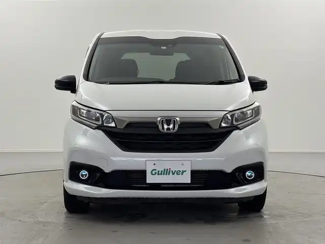 ホンダ フリード ハイブリット G ブラックスタイル 福井県 2023(令5)年 1.9万km プラチナホワイトパール 純正ナビ/【AM/FM/CD/DVD/Bluetooth/フルセグTV】/バックカメラ/ETC/両側パワースライドドア/シートヒーター（運転席/助手席）/クルーズコントロール（追従有）/ドライブレコーダー（前方）/プッシュスタート/スマートキー/スペアキー/オートライト/LEDヘッドライド/純正フロアマット