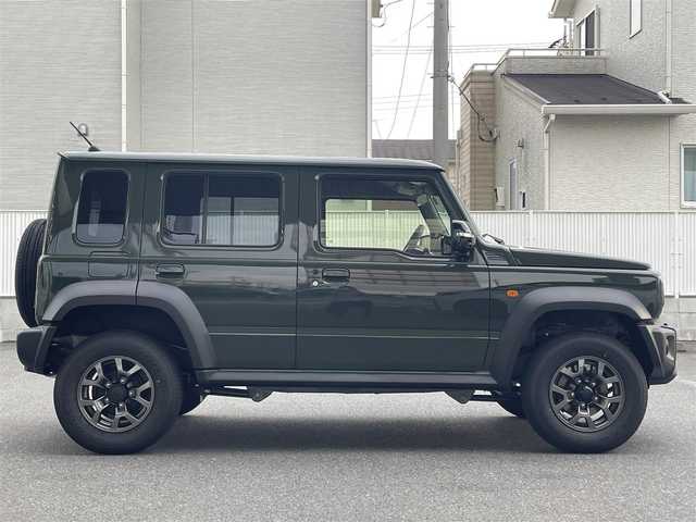スズキ ジムニー ノマド FC 栃木県 2025(令7)年 0.1万km未満 緑 ・4WD/・ワンオーナー/・スズキセーフティサポート/・デュアルブレーキサポート/・誤発進抑制機能/・ふらつき警報機能/・標識認識機能/・先行車発進お知らせ機能/・レーダークルーズコントロール/・センターデフロック/・純正１５インチAW/・シートヒーター/・ダウンヒルアシストコントロール/・オートマチックハイビーム/・オートライト/・ヘッドライトウォッシャー/・LEDヘッドライト/・フォグランプ/・D/Nシートヒーター/・スマートキー/・アイドリングストップ/・ドアミラーヒーター/・横滑り防止/・取扱説明書/・保証書/・スペアキー１