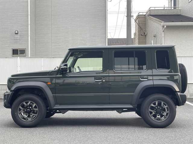 スズキ ジムニー ノマド FC 栃木県 2025(令7)年 0.1万km未満 緑 ・4WD/・ワンオーナー/・スズキセーフティサポート/・デュアルブレーキサポート/・誤発進抑制機能/・ふらつき警報機能/・標識認識機能/・先行車発進お知らせ機能/・レーダークルーズコントロール/・センターデフロック/・純正１５インチAW/・シートヒーター/・ダウンヒルアシストコントロール/・オートマチックハイビーム/・オートライト/・ヘッドライトウォッシャー/・LEDヘッドライト/・フォグランプ/・D/Nシートヒーター/・スマートキー/・アイドリングストップ/・ドアミラーヒーター/・横滑り防止/・取扱説明書/・保証書/・スペアキー１