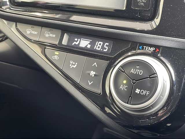 トヨタ アクア X－URBAN ソリッド 愛知県 2016(平28)年 2.7万km スーパーレッドⅤ トヨタセーフティセンス/衝突軽減システム/純正７型SDナビ（SDなし）/シートヒーター/フルセグ/CD/DVD/Bluetooth/バックカメラ/純正アルミホイール/ルーフレール/オートマチックハイビーム/ETC/ステアリングスイッチ/スマートキー/プッシュスタート