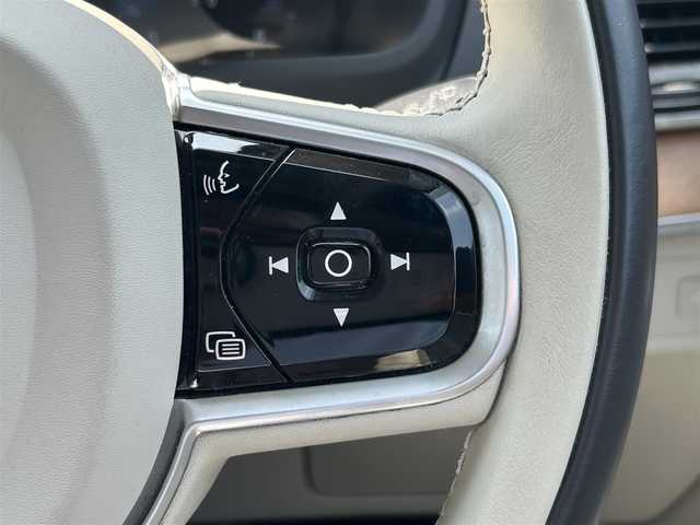 ボルボ ＸＣ９０ D5 AWD インスクリプション 埼玉県 2020(令2)年 3.6万km 紺 白革シート/harman/kardon /アダプティブクルーズコントロール /Apple Car Play /純正ナビ /全周囲カメラ /ヘッドアップディスプレイ /ブラインドスポットモニター /全席シートヒーター /前席シートエアコン/電動リアゲート
