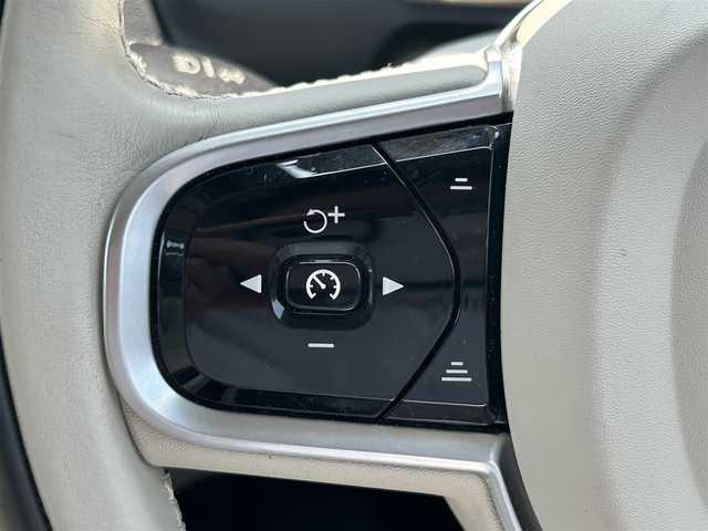ボルボ ＸＣ９０ D5 AWD インスクリプション 埼玉県 2020(令2)年 3.6万km 紺 白革シート/harman/kardon /アダプティブクルーズコントロール /Apple Car Play /純正ナビ /全周囲カメラ /ヘッドアップディスプレイ /ブラインドスポットモニター /全席シートヒーター /前席シートエアコン/電動リアゲート