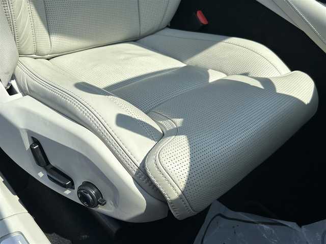 ボルボ ＸＣ９０ D5 AWD インスクリプション 埼玉県 2020(令2)年 3.6万km 紺 白革シート/harman/kardon /アダプティブクルーズコントロール /Apple Car Play /純正ナビ /全周囲カメラ /ヘッドアップディスプレイ /ブラインドスポットモニター /全席シートヒーター /前席シートエアコン/電動リアゲート