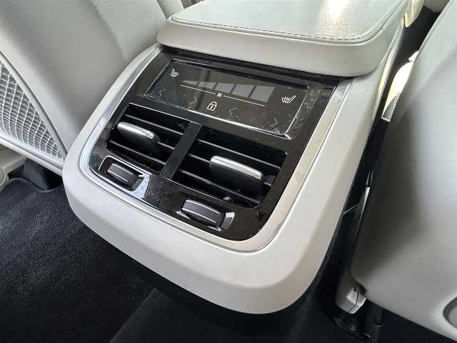 ボルボ ＸＣ９０ D5 AWD インスクリプション 埼玉県 2020(令2)年 3.6万km 紺 白革シート/harman/kardon /アダプティブクルーズコントロール /Apple Car Play /純正ナビ /全周囲カメラ /ヘッドアップディスプレイ /ブラインドスポットモニター /全席シートヒーター /前席シートエアコン/電動リアゲート