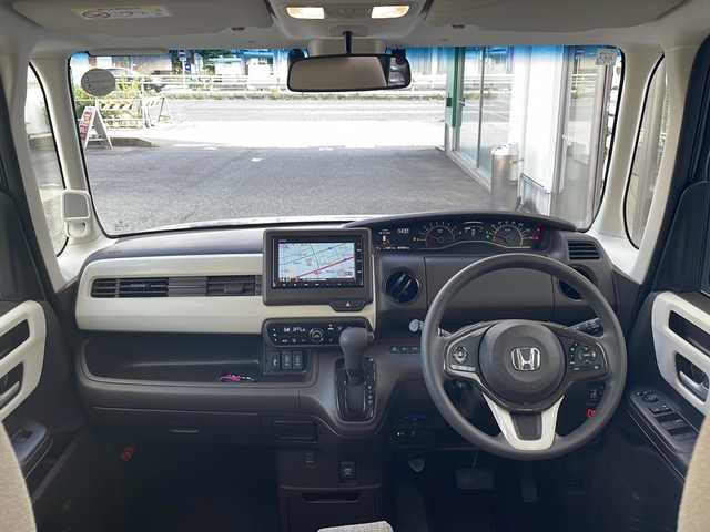 ホンダ Ｎ ＢＯＸ L 愛知県 2021(令3)年 0.8万km ルナシルバーM /禁煙//純正メモリナビ//AM/FM/USB/SD/BT//バックカメラ//ホンダセンシング//CMBS/ACC//先行車発進お知らせ//パーキングセンサー//路外逸脱抑制システム//レーンキープアシストシステム//標式認識//前後ドライブレコーダー//前席シートヒーター//片側パワースライドドア//シートバックテーブル//チップアップシート//サイドロールサンシェード//ビルトインETC//LEDオートライト//ウレタンステアリング//ステアリングスイッチ//１２V・USB電源//プッシュスタート//スマートキー//保証書//取説//ナビ取説//ディーラー記録簿