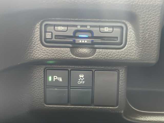 ホンダ Ｎ ＢＯＸ L 愛知県 2021(令3)年 0.8万km ルナシルバーM /禁煙//純正メモリナビ//AM/FM/USB/SD/BT//バックカメラ//ホンダセンシング//CMBS/ACC//先行車発進お知らせ//パーキングセンサー//路外逸脱抑制システム//レーンキープアシストシステム//標式認識//前後ドライブレコーダー//前席シートヒーター//片側パワースライドドア//シートバックテーブル//チップアップシート//サイドロールサンシェード//ビルトインETC//LEDオートライト//ウレタンステアリング//ステアリングスイッチ//１２V・USB電源//プッシュスタート//スマートキー//保証書//取説//ナビ取説//ディーラー記録簿