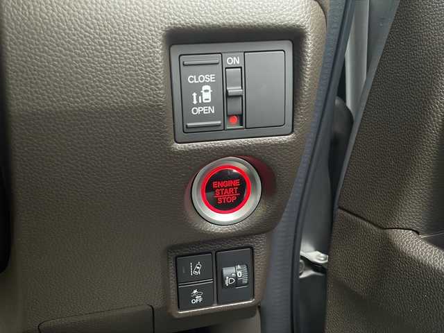 ホンダ Ｎ ＢＯＸ L 愛知県 2021(令3)年 0.8万km ルナシルバーM /禁煙//純正メモリナビ//AM/FM/USB/SD/BT//バックカメラ//ホンダセンシング//CMBS/ACC//先行車発進お知らせ//パーキングセンサー//路外逸脱抑制システム//レーンキープアシストシステム//標式認識//前後ドライブレコーダー//前席シートヒーター//片側パワースライドドア//シートバックテーブル//チップアップシート//サイドロールサンシェード//ビルトインETC//LEDオートライト//ウレタンステアリング//ステアリングスイッチ//１２V・USB電源//プッシュスタート//スマートキー//保証書//取説//ナビ取説//ディーラー記録簿