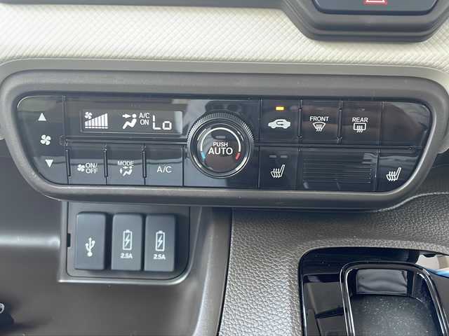 ホンダ Ｎ ＢＯＸ L 愛知県 2021(令3)年 0.8万km ルナシルバーM /禁煙//純正メモリナビ//AM/FM/USB/SD/BT//バックカメラ//ホンダセンシング//CMBS/ACC//先行車発進お知らせ//パーキングセンサー//路外逸脱抑制システム//レーンキープアシストシステム//標式認識//前後ドライブレコーダー//前席シートヒーター//片側パワースライドドア//シートバックテーブル//チップアップシート//サイドロールサンシェード//ビルトインETC//LEDオートライト//ウレタンステアリング//ステアリングスイッチ//１２V・USB電源//プッシュスタート//スマートキー//保証書//取説//ナビ取説//ディーラー記録簿