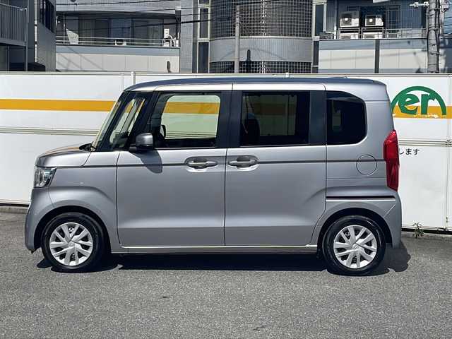 ホンダ Ｎ ＢＯＸ L 愛知県 2021(令3)年 0.8万km ルナシルバーM /禁煙//純正メモリナビ//AM/FM/USB/SD/BT//バックカメラ//ホンダセンシング//CMBS/ACC//先行車発進お知らせ//パーキングセンサー//路外逸脱抑制システム//レーンキープアシストシステム//標式認識//前後ドライブレコーダー//前席シートヒーター//片側パワースライドドア//シートバックテーブル//チップアップシート//サイドロールサンシェード//ビルトインETC//LEDオートライト//ウレタンステアリング//ステアリングスイッチ//１２V・USB電源//プッシュスタート//スマートキー//保証書//取説//ナビ取説//ディーラー記録簿
