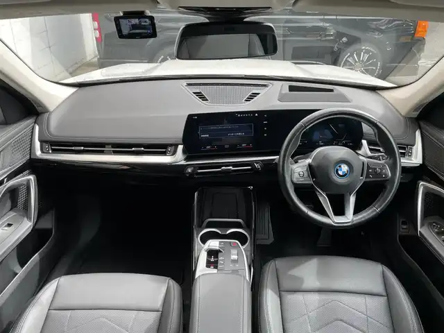 ＢＭＷ ＢＭＷ ｉＸ１ xDrive30 Xライン 大阪府 2023(令5)年 3.3万km アルピンホワイトⅢ 純正ナビ/Bluetoothオーディーオ/全周囲カメラ/バックカメラ/ヘッドアップディスプレイ/衝突軽減ブレーキ/車線逸脱警報/レーダークルーズコントロール/レザーシート/シートヒーター/パワーバックドア/スマートキー/LEDライト/ETC/ドラレコ