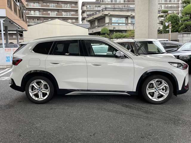 ＢＭＷ ＢＭＷ ｉＸ１ xDrive30 Xライン 大阪府 2023(令5)年 3.3万km アルピンホワイトⅢ 純正ナビ/Bluetoothオーディーオ/全周囲カメラ/バックカメラ/ヘッドアップディスプレイ/衝突軽減ブレーキ/車線逸脱警報/レーダークルーズコントロール/レザーシート/シートヒーター/パワーバックドア/スマートキー/LEDライト/ETC/ドラレコ