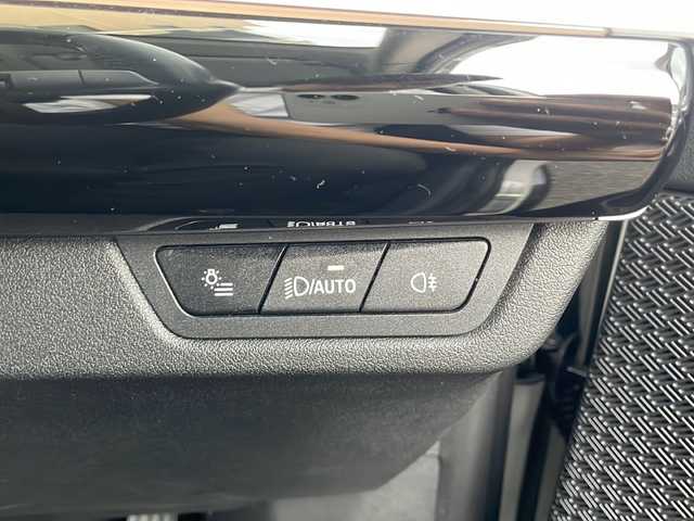 ＢＭＷ ＢＭＷ ｉＸ１ xDrive30 Xライン 大阪府 2023(令5)年 3.3万km アルピンホワイトⅢ 純正ナビ/Bluetoothオーディーオ/全周囲カメラ/バックカメラ/ヘッドアップディスプレイ/衝突軽減ブレーキ/車線逸脱警報/レーダークルーズコントロール/レザーシート/シートヒーター/パワーバックドア/スマートキー/LEDライト/ETC/ドラレコ
