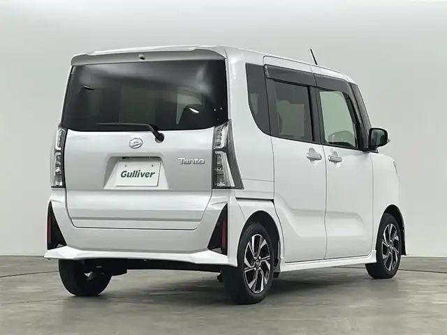 ダイハツ タント カスタム X 福島県 2023(令5)年 0.3万km シャイニングホワイトパール スマートアシスト　/・衝突被害軽減/・車線逸脱警報/・誤発信抑制機能/・オートハイビーム/バックカメラ　/ディスプレイオーディオ　/電子パーキング　/・ブレーキホールド　/レザーシート　/革巻きステアリング　/・チルトステアリング　/シートヒーター　/プッシュスタート　/・スマートキー/LEDライト/・オートライト/・フォグライト/純正フロアマット