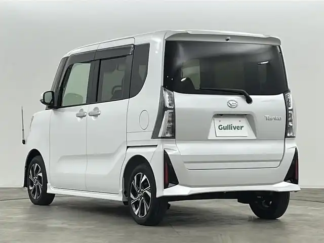 ダイハツ タント カスタム X 福島県 2023(令5)年 0.3万km シャイニングホワイトパール スマートアシスト　/・衝突被害軽減/・車線逸脱警報/・誤発信抑制機能/・オートハイビーム/バックカメラ　/ディスプレイオーディオ　/電子パーキング　/・ブレーキホールド　/レザーシート　/革巻きステアリング　/・チルトステアリング　/シートヒーター　/プッシュスタート　/・スマートキー/LEDライト/・オートライト/・フォグライト/純正フロアマット