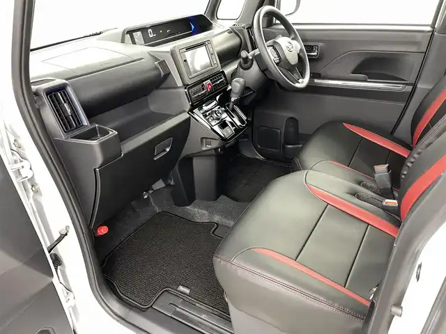 ダイハツ タント カスタム X 福島県 2023(令5)年 0.3万km シャイニングホワイトパール スマートアシスト　/・衝突被害軽減/・車線逸脱警報/・誤発信抑制機能/・オートハイビーム/バックカメラ　/ディスプレイオーディオ　/電子パーキング　/・ブレーキホールド　/レザーシート　/革巻きステアリング　/・チルトステアリング　/シートヒーター　/プッシュスタート　/・スマートキー/LEDライト/・オートライト/・フォグライト/純正フロアマット