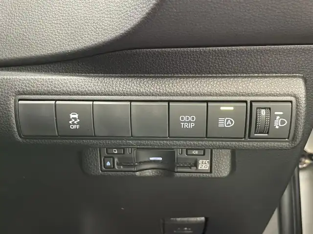 トヨタ カローラツーリング ハイブリッド ダブルバイビー 愛知県 2023(令5)年 3.9万km プラチナホワイトパールマイカ 純正１０．５型ナビ　BSM　追従クルコン　セーフティセンス　禁煙　フルセグ　黒ハーフレザー　Bluetooth　バックカメラ　車線逸脱　衝突軽減　ETC　USB　コーナーセンサー　LEDライト　フォグ　純正マット　ミラキャスト　電子パーキング　スマートキー　プッシュスタート