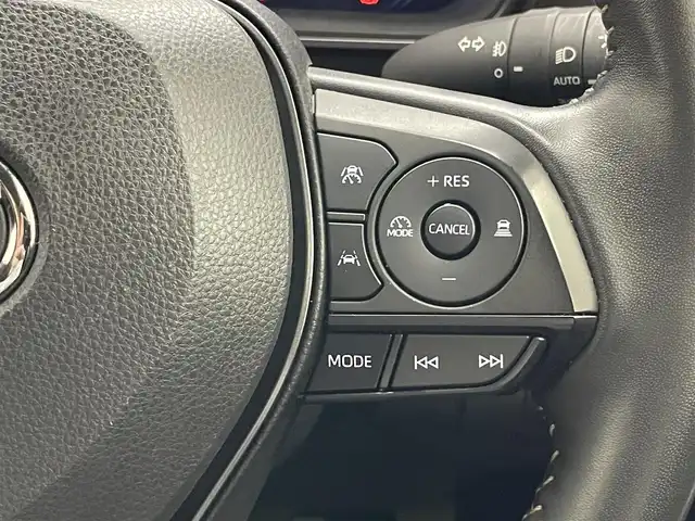 トヨタ カローラツーリング ハイブリッド ダブルバイビー 愛知県 2023(令5)年 3.9万km プラチナホワイトパールマイカ 純正１０．５型ナビ　BSM　追従クルコン　セーフティセンス　禁煙　フルセグ　黒ハーフレザー　Bluetooth　バックカメラ　車線逸脱　衝突軽減　ETC　USB　コーナーセンサー　LEDライト　フォグ　純正マット　ミラキャスト　電子パーキング　スマートキー　プッシュスタート