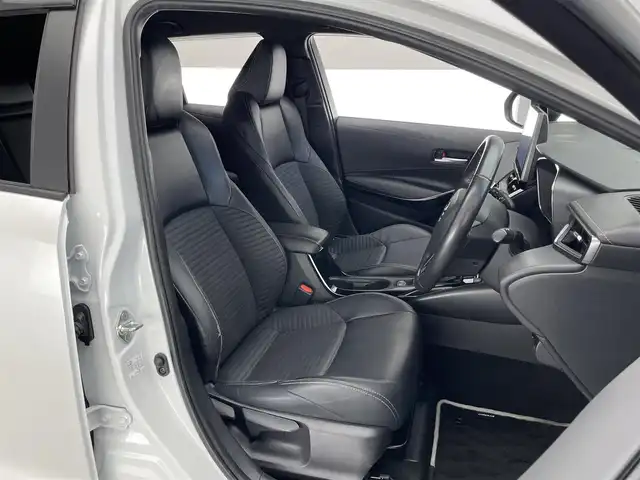 トヨタ カローラツーリング ハイブリッド ダブルバイビー 愛知県 2023(令5)年 3.9万km プラチナホワイトパールマイカ 純正１０．５型ナビ　BSM　追従クルコン　セーフティセンス　禁煙　フルセグ　黒ハーフレザー　Bluetooth　バックカメラ　車線逸脱　衝突軽減　ETC　USB　コーナーセンサー　LEDライト　フォグ　純正マット　ミラキャスト　電子パーキング　スマートキー　プッシュスタート