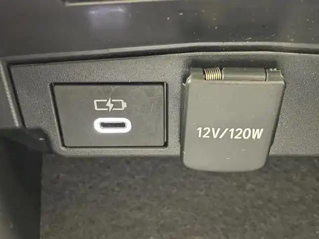 トヨタ カローラツーリング ハイブリッド ダブルバイビー 愛知県 2023(令5)年 3.9万km プラチナホワイトパールマイカ 純正１０．５型ナビ　BSM　追従クルコン　セーフティセンス　禁煙　フルセグ　黒ハーフレザー　Bluetooth　バックカメラ　車線逸脱　衝突軽減　ETC　USB　コーナーセンサー　LEDライト　フォグ　純正マット　ミラキャスト　電子パーキング　スマートキー　プッシュスタート