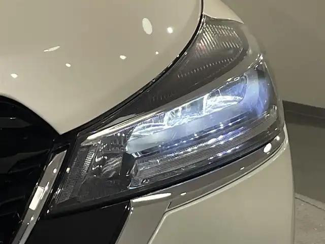 日産 キックス X ツートーンインテリアED 愛知県 2021(令3)年 4.8万km ブリリアントホワイトパール 純正９インチナビDN登録時地図SD確認未/（Bluetooth/フルセグTV/SD/AM/FM/CD・DVD再生)/アラウンドビューモニター　/プロパイロット　/衝突軽減ブレーキ　/シートヒーター　/ビルトインＥＴＣ　/ＬＥＤヘッドライト　/LEDフォグランプ/ステアリングヒーター　/デジタルインナーミラー　/ドライブレコーダー/車線逸脱警報/ソナー/ハンドル支援/純正フロアマット/SOSコール/プッシュスタート/　　-スマートキー