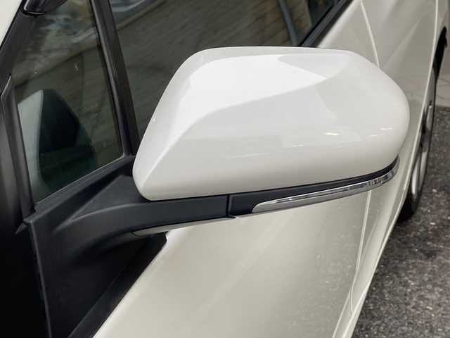 トヨタ プリウス A ツーリングセレクション 福島県 2018(平30)年 5.8万km ホワイトパールクリスタルシャイン 純正ナビ/バックカメラ/レーダークルーズコントロール/トヨタセーフティセンス/シートヒーター/ETC/フルセグTV/コーナーセンサー/オートマチックハイビーム/LEDヘッドライト