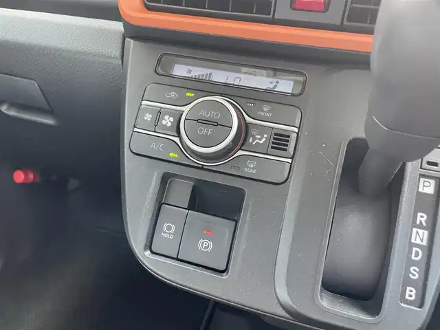 ダイハツ タント ファンクロス 滋賀県 2024(令6)年 0.9万km サンドベージュメタリック 社外ナビ/CD/DVD/Bluetooth/フルセグテレビ/スマートアシスト/・衝突回避支援ブレーキ機能/・ブレーキ制御付後発進抑制機能/・車線逸脱抑制機能/・ふらつき警報/・先行車発進お知らせ機能/・標識認識機能/・オートハイビーム/・コーナーセンサー/両側パワースライドドア/LEDヘッドライト/オートライト/フォグランプ/D/N席シートヒーター /プッシュスタート /スマートキー/スペアキー/純正フロアマット