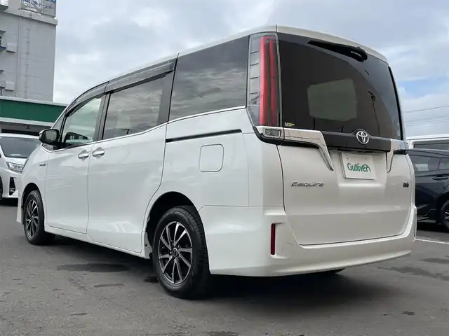 トヨタ エスクァイア ハイブリッド Gi 東京都 2018(平30)年 7.4万km ホワイトパールクリスタルシャイン 社外ナビ/バックモニター/プリクラッシュセーフティ/クリアランスソナー/レーンディパーチャーアラート/クルーズコントロール/オートマチックハイビーム/車両接近通報装置/シートヒーター/両側電動ドア/ETC