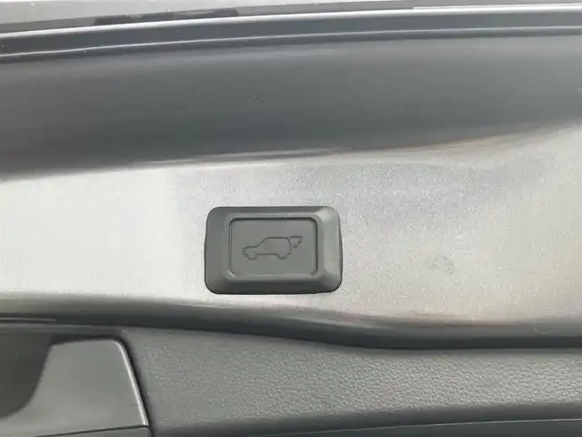 トヨタ ＲＡＶ４ アドベンチャー 山口県 2023(令5)年 3.7万km グレーメタリック 純正ナビ＆バックカメラ/　＆フルセグTV/純正フロアマット/純正LEDオートライト/純正LEDフォグランプ/純正19インチアルミ/デジタルインナーミラー/パワーバックドア/オートハイビーム/ステアリングヒーター/運転席パワーシート/フロントシートヒーター/＆シートベンチレーション/プリクラッシュセーフティ/レーンキープアシスト/ブラインドスポットモニター/パーキングサポートブレーキ/リアクロストラフィックアラート/ビルトインETC2.0