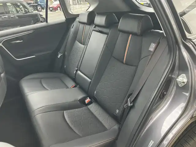 トヨタ ＲＡＶ４ アドベンチャー 山口県 2023(令5)年 3.7万km グレーメタリック 純正ナビ＆バックカメラ/　＆フルセグTV/純正フロアマット/純正LEDオートライト/純正LEDフォグランプ/純正19インチアルミ/デジタルインナーミラー/パワーバックドア/オートハイビーム/ステアリングヒーター/運転席パワーシート/フロントシートヒーター/＆シートベンチレーション/プリクラッシュセーフティ/レーンキープアシスト/ブラインドスポットモニター/パーキングサポートブレーキ/リアクロストラフィックアラート/ビルトインETC2.0