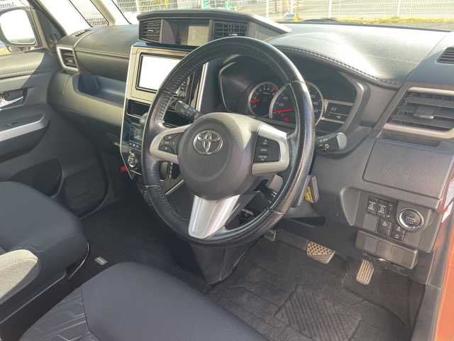 トヨタ ルーミー カスタムG S 千葉県 2017(平29)年 3万km ブラックマイカメタリック/ブリリアントカッパークリスタルマイカ 2トーン 純正SDナビ/(FM/AM/CD/SD/TV/Bluetooth)/バックカメラ/衝突被害軽減システム/クルーズコントロール/両側パワースライドドア/横滑り防止装置/ETC/ドライブレコーダー/アイドリングストップ/LEDヘッドライト/フォグランプ/オートライト/ウィンカーミラー/電動格納ミラー/純正14インチAW/シートリフター/プッシュスタート/スマートキー/フロアマット/ドアバイザー/スペアキー/取扱説明書