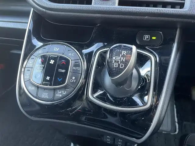 トヨタ ヴォクシー ハイブリッド ZS 煌Ⅱ 埼玉県 2019(平31)年 4.3万km ホワイトパールクリスタルシャイン ・純正ナビ/・純正フリップダウンモニター/・トヨタセーフティセンス/・レザー調シートカバー/・シートヒーター/・クルーズコントロール/・ドライブレコーダー/・コーナーセンサー/・バックカメラ